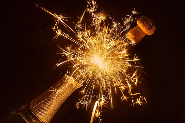 new year's eve, champagne, sparklers, cork, sparkling wine, bottle, happy birthday, champagne bottle, champagne cork, glow, glowing, sparkling, bottle of sparkling wine, celebration, sparkle, light. Comparing continuous activity with concentrated bursts